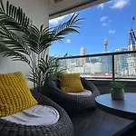 Luxury Darling Harbour Views, Pool & Parking