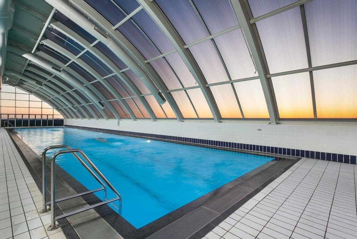 Luxury Darling Harbour Views, Pool & Parking Sydney