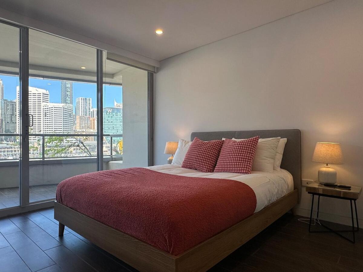 Luxury Darling Harbour Views, Pool & Parking Sydney