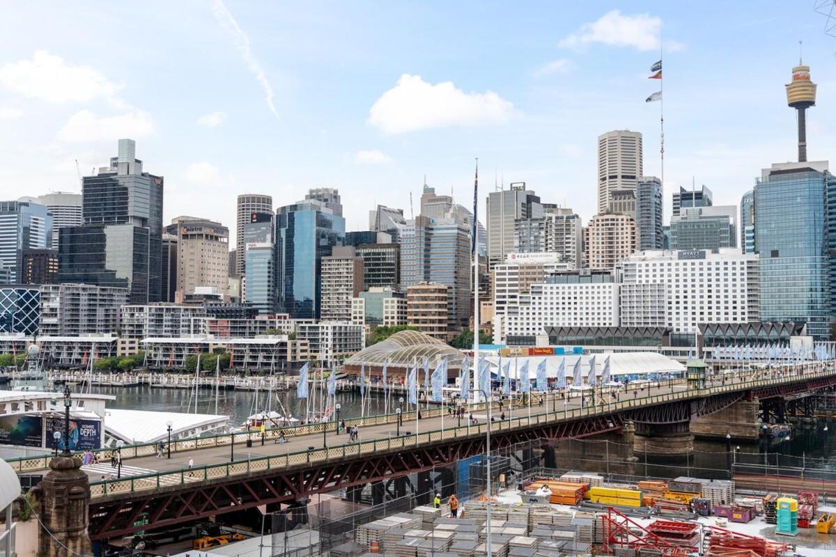 Luxury Darling Harbour Views, Pool & Parking Apartment Sydney