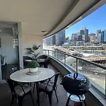 Luxury Darling Harbour Views, Pool & Parking