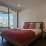 Luxury Darling Harbour Views, Pool & Parking