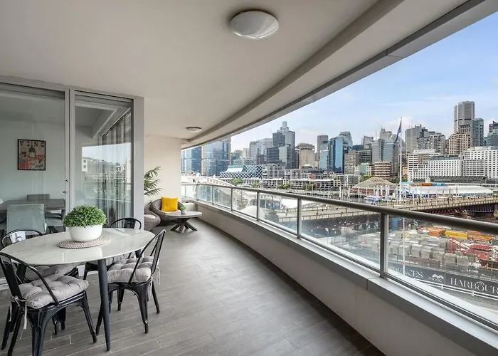 Luxury Darling Harbour Views, Pool & Parking