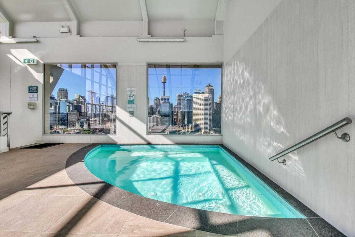 Luxury Darling Harbour Views, Pool & Parking