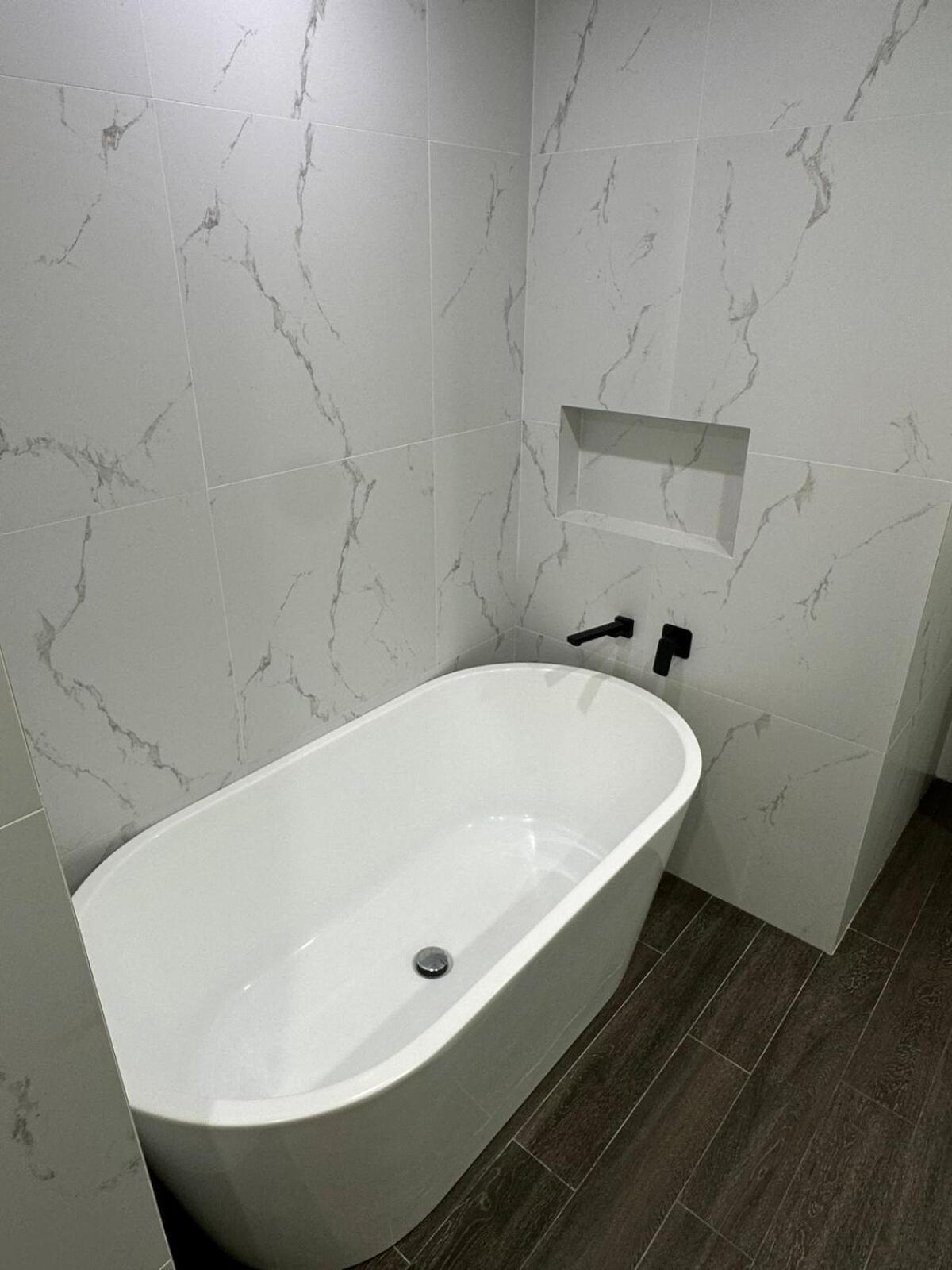 Luxury Darling Harbour Views, Pool & Parking Apartment