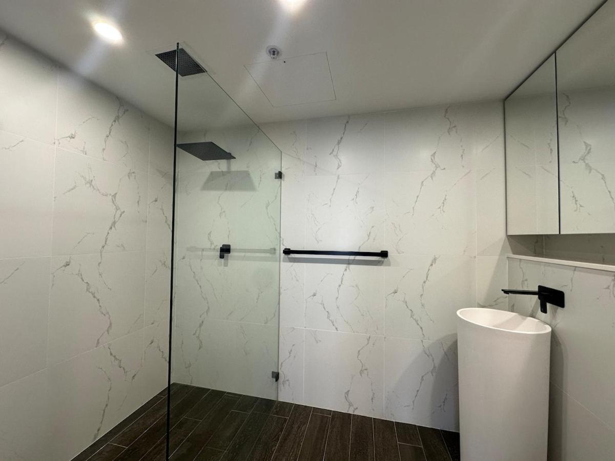 Luxury Darling Harbour Views, Pool & Parking Apartment Sydney