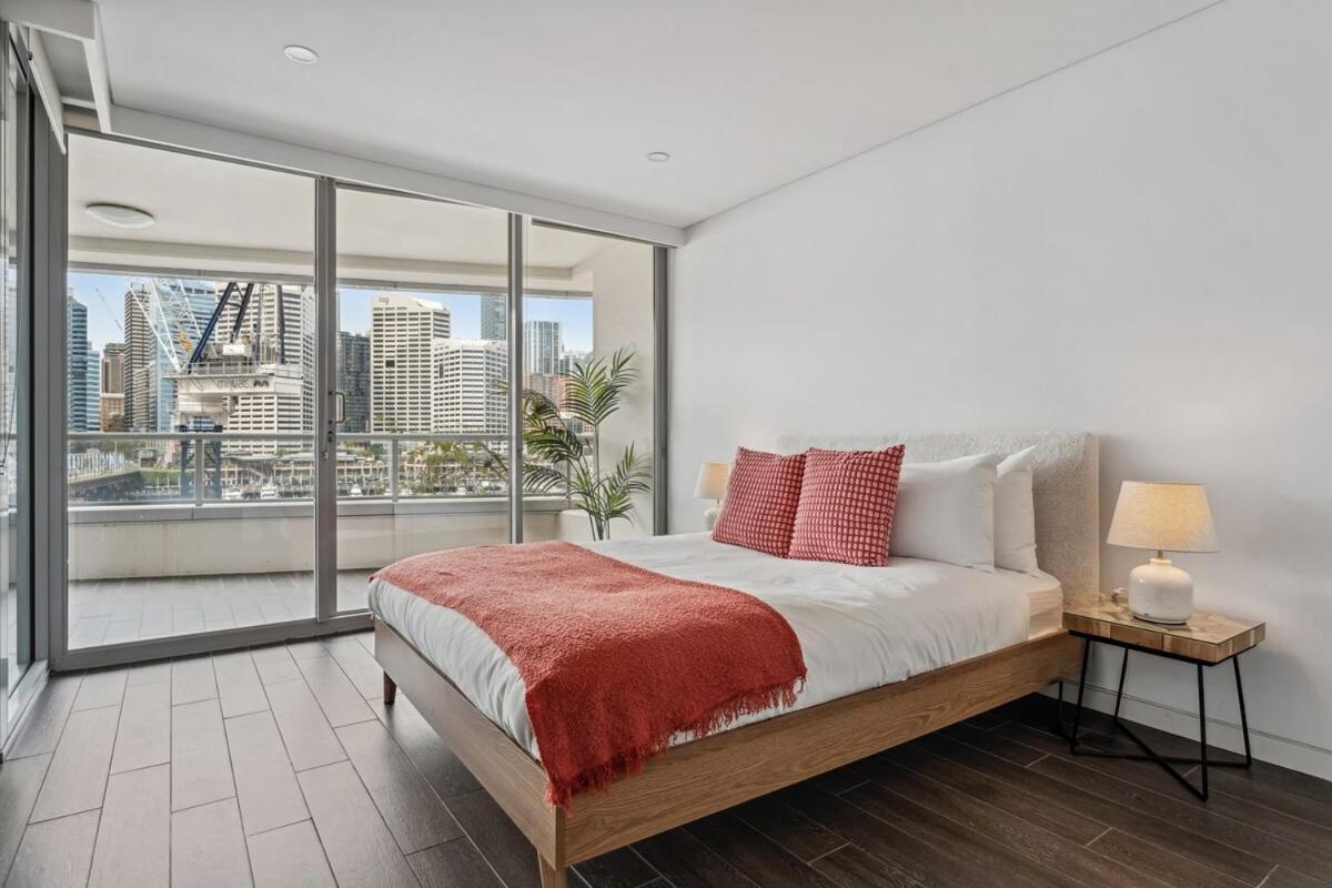 Luxury Darling Harbour Views, Pool & Parking Apartment Sydney