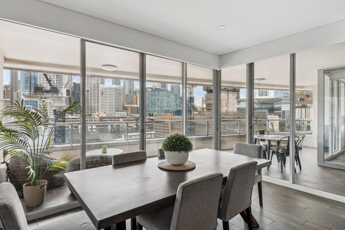 Luxury Darling Harbour Views, Pool & Parking Apartment *