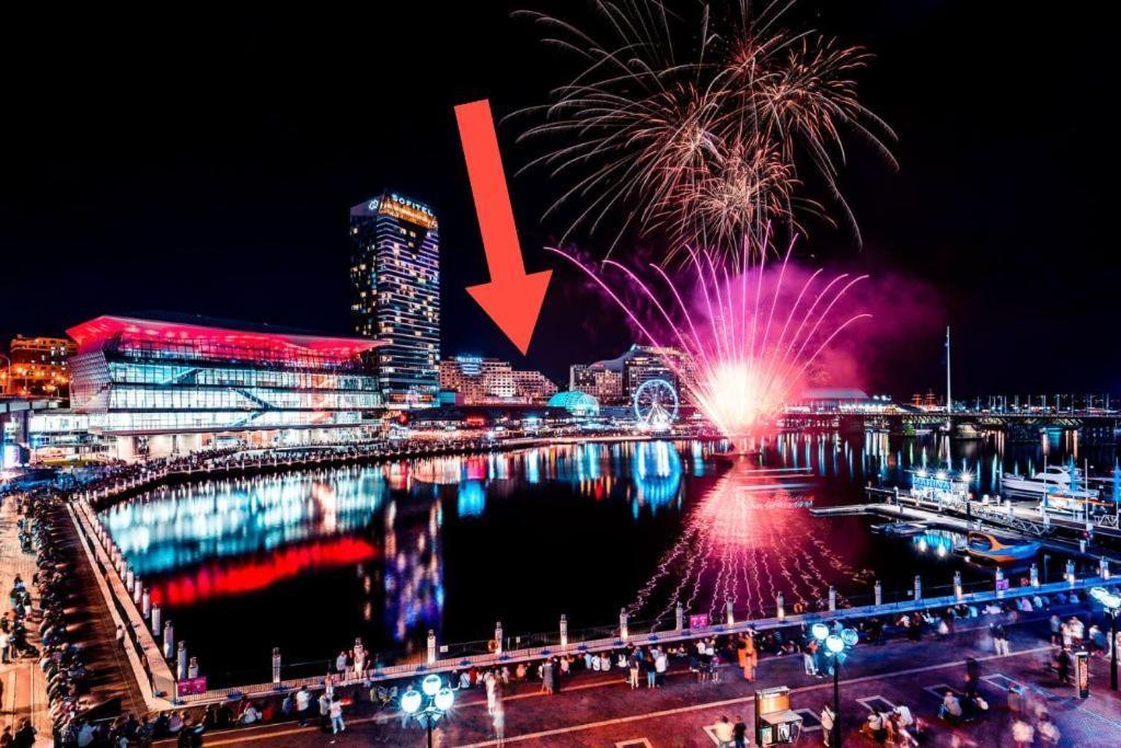 Luxury Darling Harbour Views, Pool & Parking Apartment Sydney