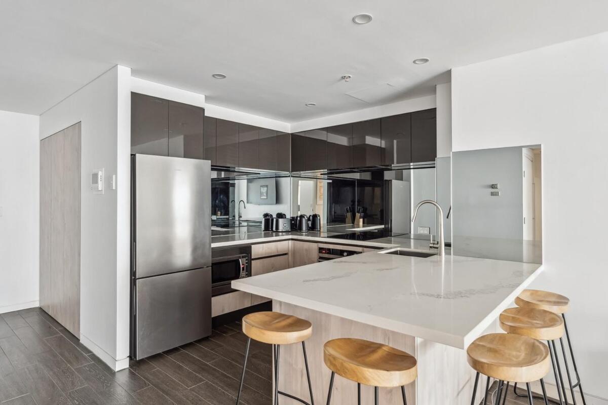 Luxury Darling Harbour Views, Pool & Parking *