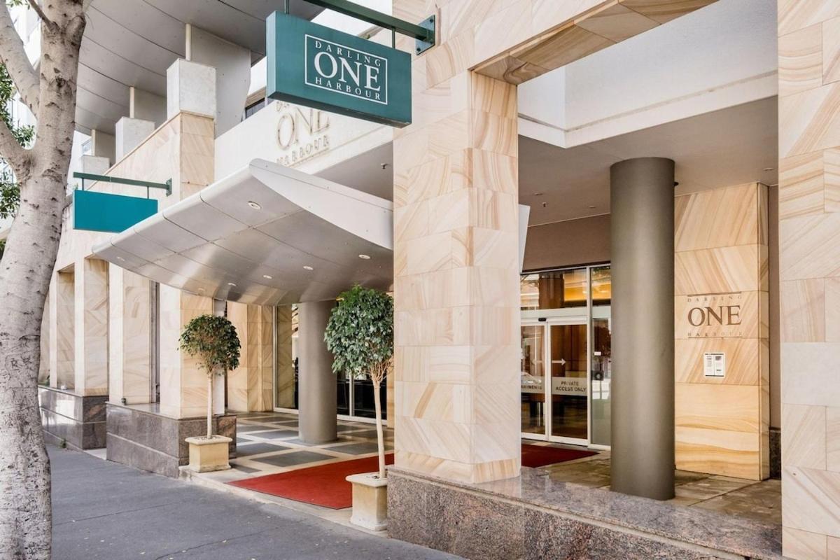 Luxury Darling Harbour Views, Pool & Parking Apartment Sydney